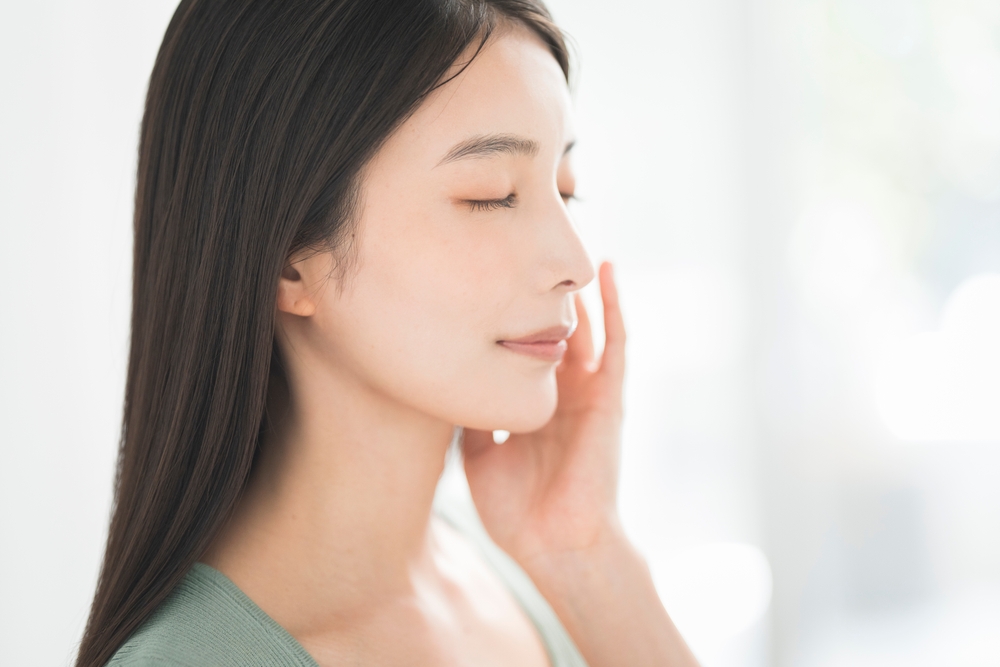 エステでほうれい線を根本からケアし若々しい印象へ