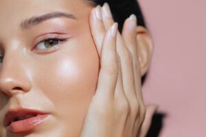 透明感のある肌の特徴とは？損なわれる原因やおすすめのエステマシンも紹介
